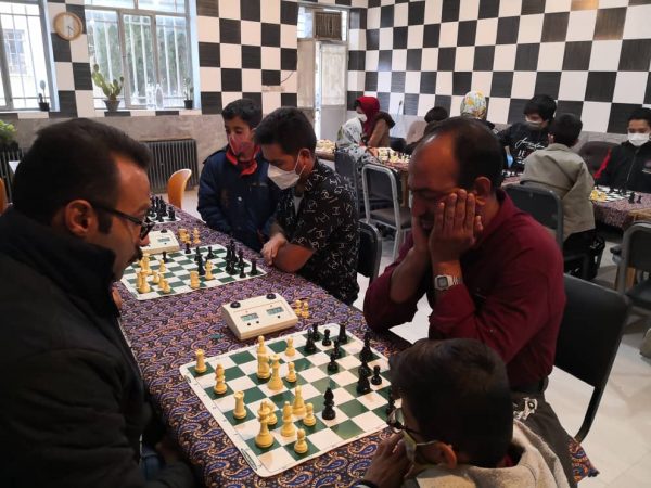 رقابت شطرنج بازان کارگر ابرکوه در خانه شطرنج این شهرستان