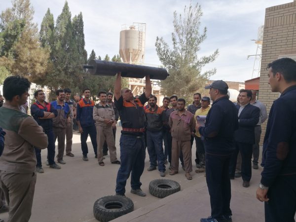 مسابقات المپیاد ویژه کارگران کاشی گلچین و مجتمع کاشی میبد برگزار شد