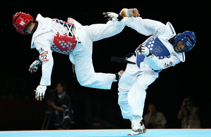 تکواندوکاران کارگر استان با نام شهداب یزد در بیجار مبارزه می کنند