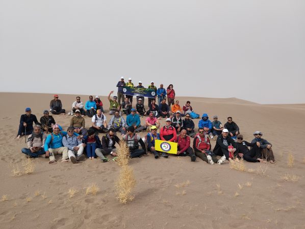 ریگ های گرم کویر زرین اردکان زیر پای کارگران کشور/ فولاد آلیاژی یکی از حامیان ورزش کارگری استان