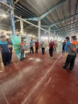 کارگران کاشی کیارش میبد در المپیاد ورزش کارگری با یکدیگر رقابت کردند