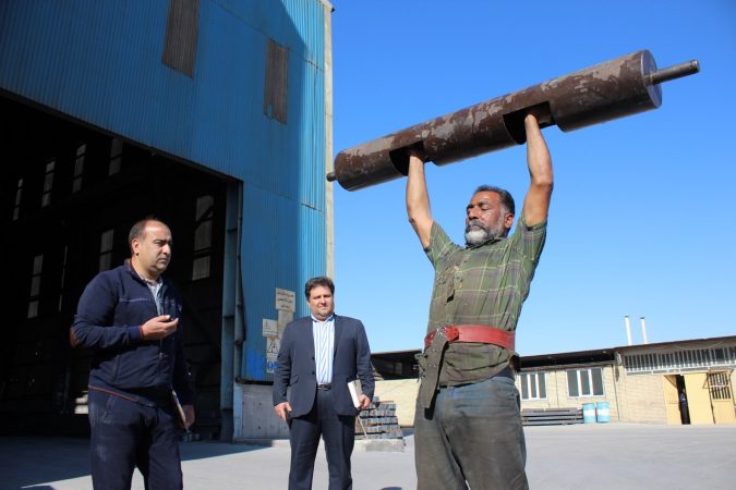 مسابقات المپیاد در شرکت های کاشی خیام و فولاد ایده آل شمش میبد برگزار شد