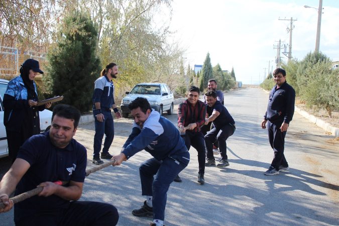 مسابقات انتخابی المپیاد ورزش کارگری استان در شرکت های خوش نوش و پیروزان صنعت ابرکوه از دریچه دوربین